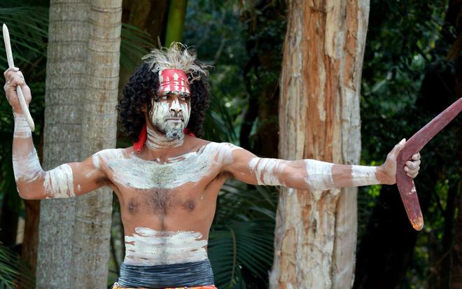 Les Aborigènes australiens utilisaient le boomerang pour le feu et le combat