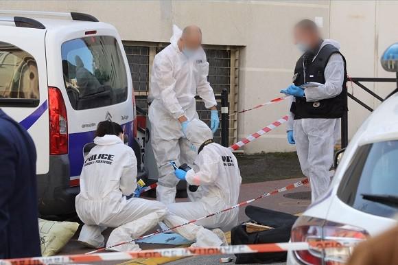 Cannes : attaque terroriste au couteau devant un commissariat