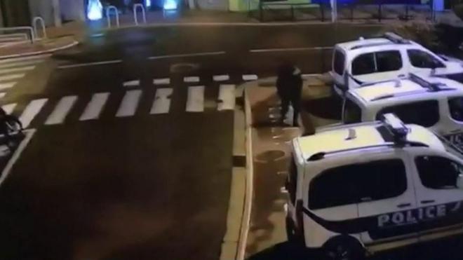 VIDEO - Policier blessé à l'arme blanche à Cannes : les images de l'attaque