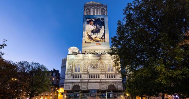 À Paris, Levi’s présente des panneaux publicitaires qui absorbent les polluants !