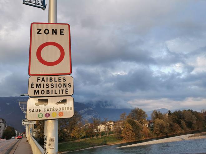 ZFE : attaqué sur la conformité de la flotte de véhicules utilitaires de Grenoble, Éric Piolle assure qu’il va respecter le calendrier
