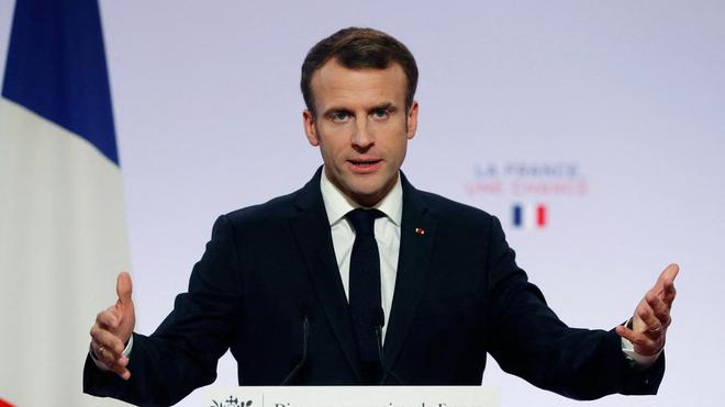 Covid-19 : le confinement des non-vaccinés n'est "pas nécessaire" en France, estime Emmanuel Macron