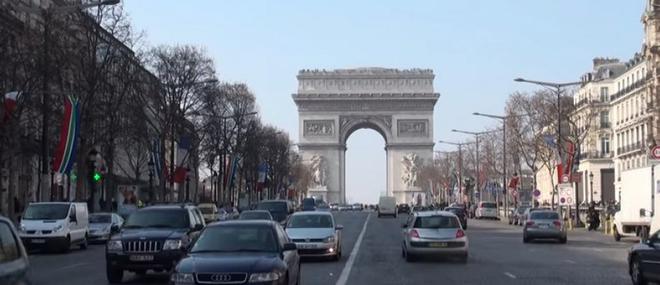 La préfecture de police Paris annonce que la sécurité va être renforcée sur les Champs-Élysées à l’occasion des fêtes de fin d'année