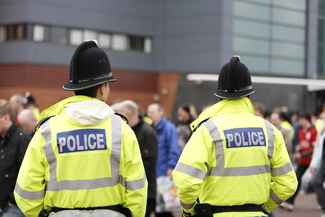 La police antiterroriste enquête sur l’explosion d’une voiture devant un hôpital britannique