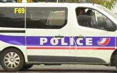 Les trois policiers mis en cause dans l'affaire de l'interpellation violente de Théo Luhaka, en février 2017 à Aulnay-sous-Bois (Seine-Saint-Denis) seront jugés aux assises