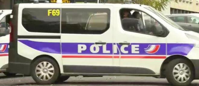 Les trois policiers mis en cause dans l'affaire de l'interpellation violente de Théo Luhaka, en février 2017 à Aulnay-sous-Bois (Seine-Saint-Denis) seront jugés aux assises