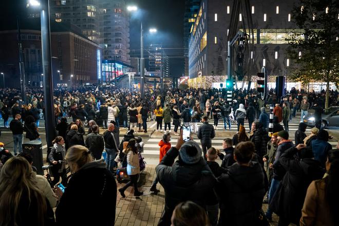 Rotterdam : des blessés lors de tirs de la police contre des manifestants anti-restrictions