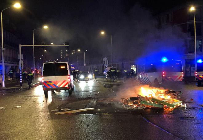 Covid-19. Les manifestations se durcissent, nouvelles émeutes aux Pays-Bas