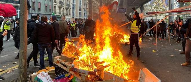 Anniversaire des Gilets Jaunes : Quelques incidents et deux interpellations hier lors de la manifestation à Paris pour les 3 ans du mouvement - Vidéo