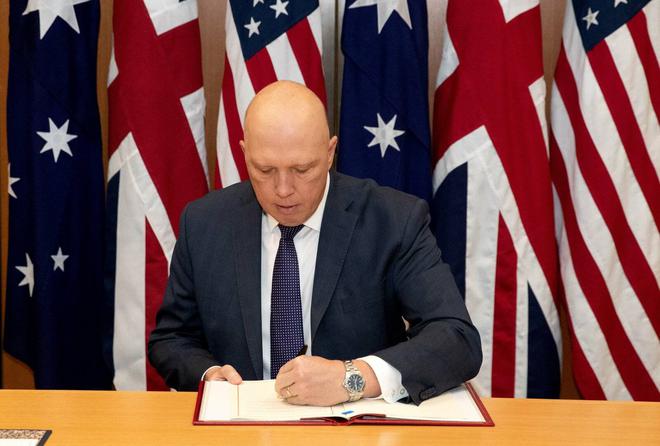 Sous-marins : l'Australie signe officiellement l'accord avec les États-Unis et le Royaume-Uni
