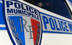 Mantes-la-Jolie : deux voitures de la police municipale incendiées (IMAGES)