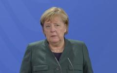 Covid-19: Angela Merkel appelle à des "restrictions supplémentaires" en Allemagne