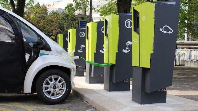 Bornes de recharge : l’Etat rajoute 500 millions d’euros