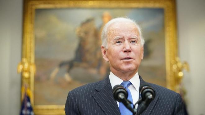 "Nous n'avons pas de raison de paniquer" face au variant Omicron, affirme Joe Biden