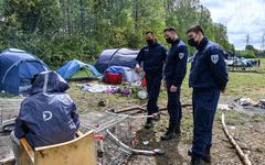 Calais : la préfecture se défend de donner la consigne de lacérer les tentes de migrants