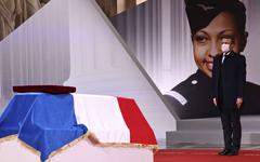 Emmanuel Macron rend hommage à Joséphine Baker lors de son entrée au Panthéon