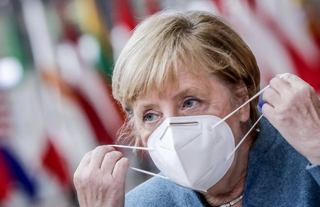 Angela Merkel soutient une vaccination obligatoire contre la Covid alors que l'Allemagne accepte un confinement de fait pour les non-vaccinés (The Telegraph)