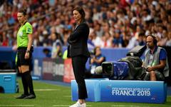 Bleues: «Debout» malgré les critiques, Diacre rappelle Henry