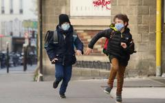 Vaccination des enfants, immeuble effondré dans le Var et dopage dans le hippisme : les infos à retenir ce midi