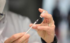Covid-19 : malgré la reprise épidémique, Pfizer affirme que son vaccin est efficace contre Omicron