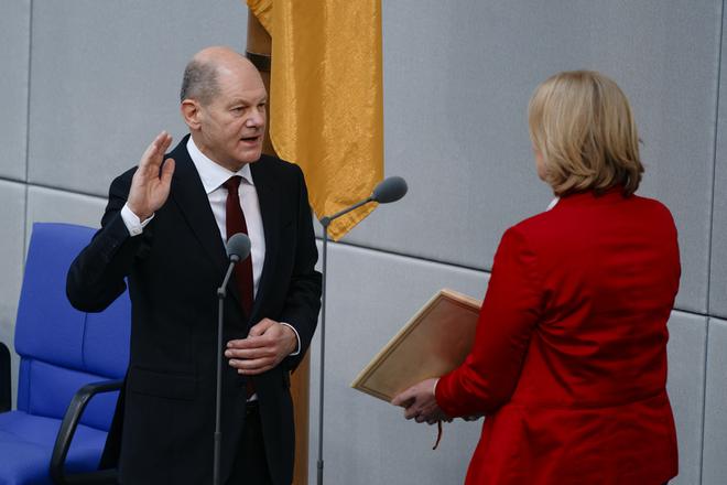 Allemagne: le chancelier Olaf Scholz succède à Angela Merkel