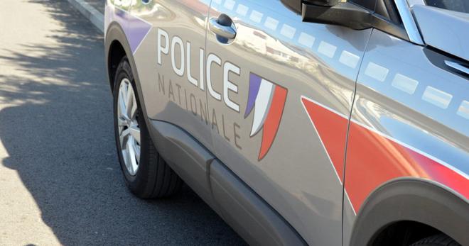 Sans permis, il vole une voiture et percute un véhicule de police à Besançon