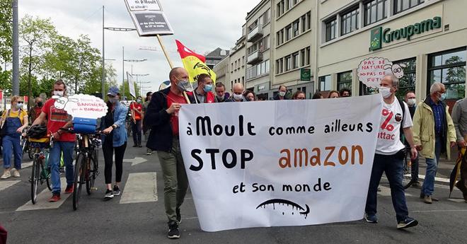 Le collectif La Ronce Lisieux a saboté des engins de chantier Amazon
