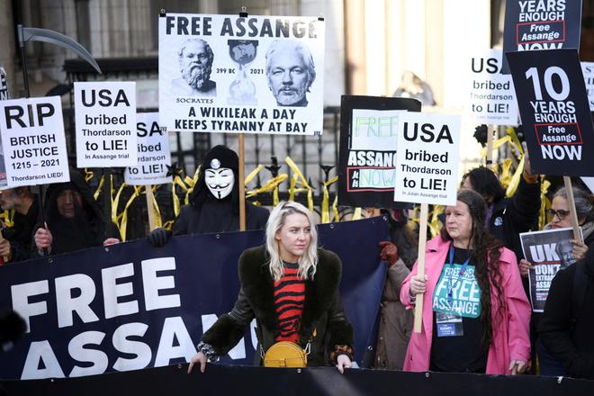 Royaume-Uni | La justice annule le refus d’extrader Julian Assange vers les États-Unis