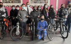 À Fécamp, les policiers havrais offrent des vélos au collège Paul-Bert