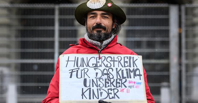 Après 39 jours de grève de la faim, ce Suisse a fait plier son Parlement pour le climat