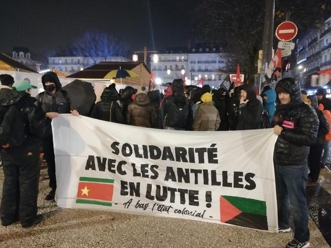 Grenoble : un rassemblement de soutien aux luttes sociales dans les Antilles