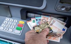 Paris : les arnaques au distributeur automatique de billets ont chuté de 38 % en un an... mais se réinventent