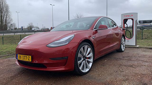 Taxis G7 suspendent l’utilisation des Tesla Model 3