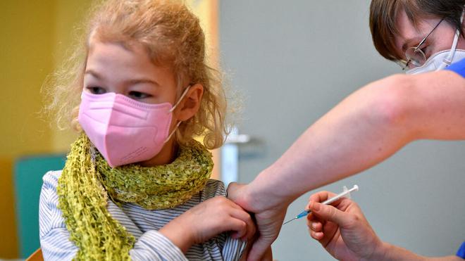 Covid-19 : Berlin, la Grèce, l’Espagne et la Hongrie démarrent la vaccination des moins de 12 ans