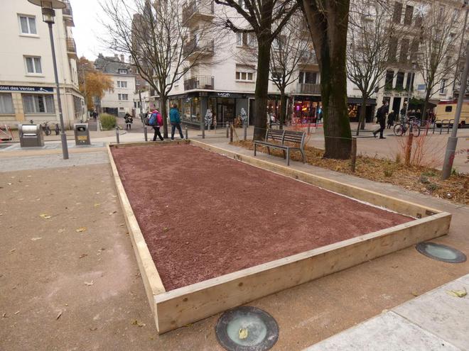 Un boulodrome sort de terre par surprise place des Carmes, à Rouen