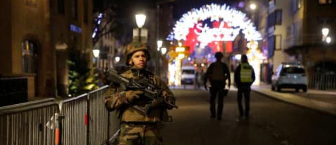 Gérald Darmanin demande aux préfets de renforcer la sécurité devant les lieux de culte et les commerces à l'approche des fêtes de Noël en raison de la menace terroriste