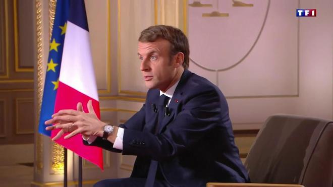 Fonctionnaires, "grand remplacement"... les attaques en creux d'Emmanuel Macron contre Eric Zemmour et Valérie Pécresse