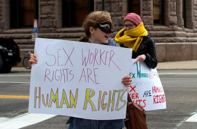 Pourquoi nous devons soutenir les travailleurs et travailleuses du sexe, ce 17 décembre en particulier