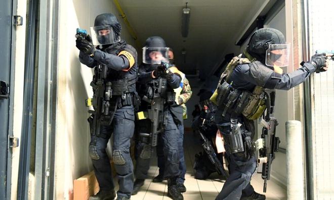 Un exercice antiterroriste s’est déroulé au centre commercial Leclerc de Valognes.