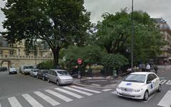 La plaque du square Samuel-Paty dégradée à Paris