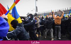 Roumanie: des manifestants anti-pass sanitaire tentent d'envahir le Parlement