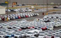 Plus de la moitié des concessionnaires envisagent "des réductions d'emplois à partir du premier trimestre", en raison des problèmes d'approvisionnement qui paralysent le secteur automobile