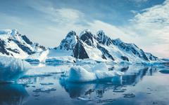 Surchauffe de l'Antarctique et de l'Arctique en décembre