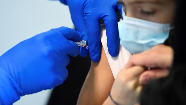 Covid-19 : les publics prioritaires pourront être vaccinés dans «les premiers mois de 2021»