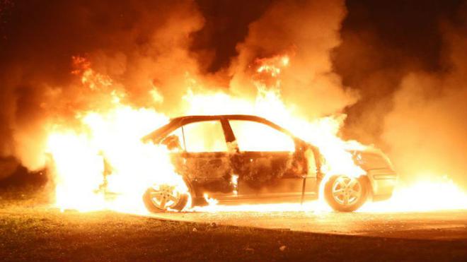 Nuit du Nouvel An : 874 voitures brûlées et 441 individus interpellés dans toute la France, plusieurs policiers blessés. Darmanin se félicite d’une «diminution des violences»
