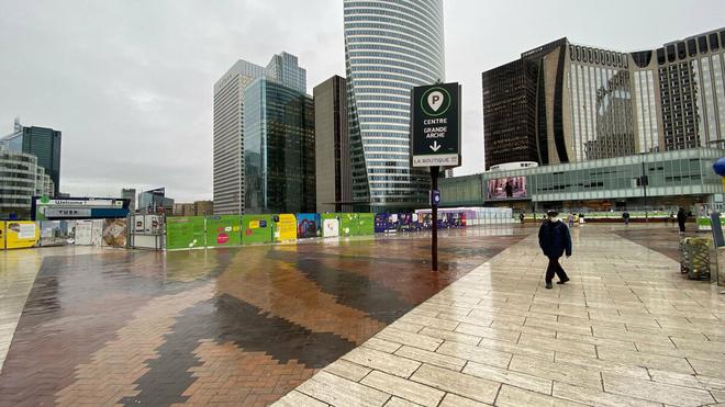 «On ne voit plus grand monde» : avec le retour du télétravail obligatoire, l’esplanade de La Défense sonne creux