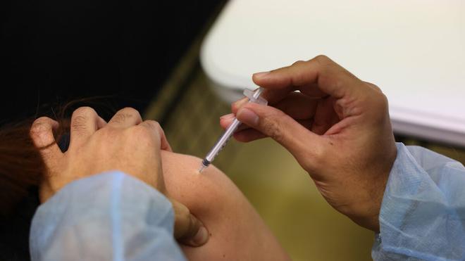 Covid-19 : 66000 personnes ont reçu une première dose de vaccin ce mercredi, un record depuis le 1er octobre