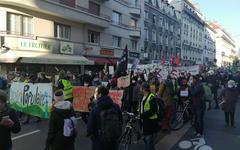 Grenoble capitale verte : 1100 à 1500 manifestants ont défilé contre le « greenwashing » et pour une « écologie sociale et populaire »