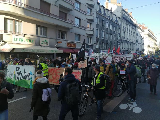 Grenoble capitale verte : 1100 à 1500 manifestants ont défilé contre le « greenwashing » et pour une « écologie sociale et populaire »