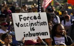 États-Unis. Confinement forcé, peines de prison, retrait des enfants : les électeurs démocrates seraient les plus tyranniques avec les non vaccinés